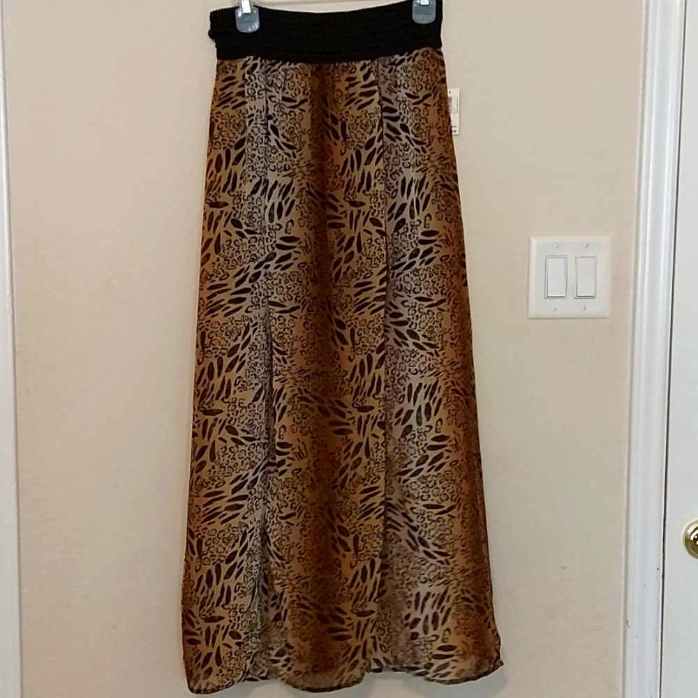 Junior brown print skirt Size M, ( 7-9)